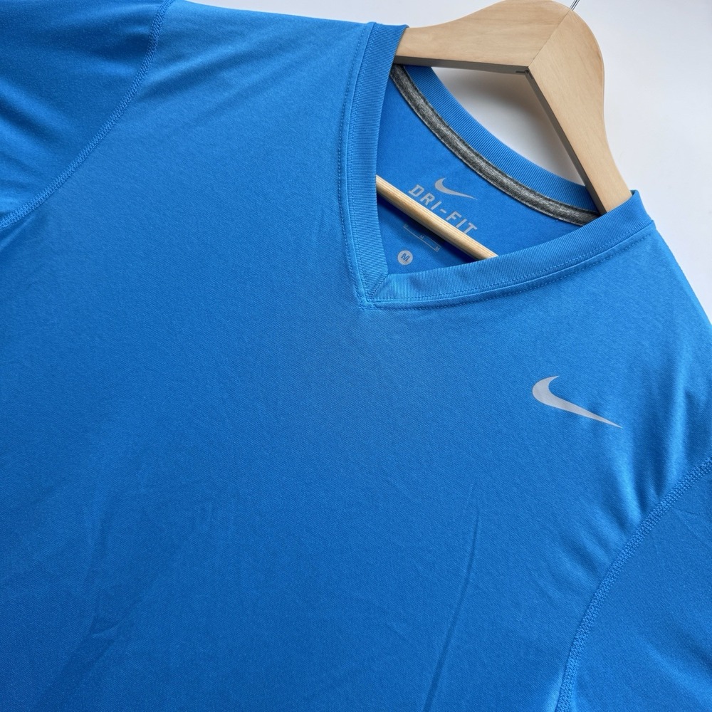 Nike Dri-FIT Mens M Blue V-Neck Short Sleeve Activewear Gym T-Shirt